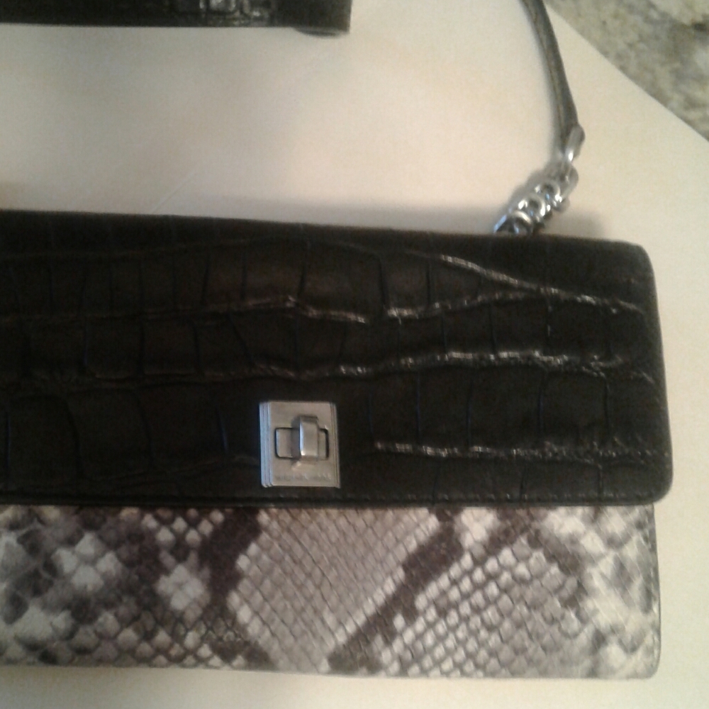 MICHEAL KORS CROSSBODY
